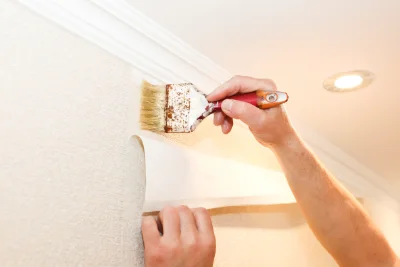 Pose de papier peint à Foce — revêtements muraux et toiles de verre